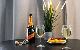 Rent Like Home - Srutowa 10